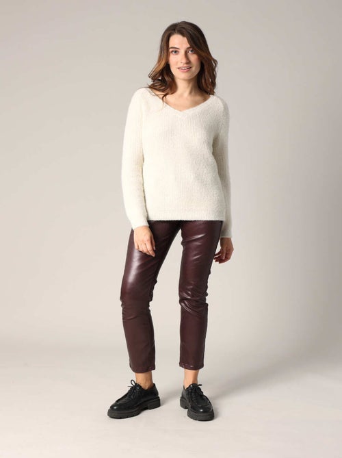 Pull doux à col V en maille duveteuse  'Deeluxe' - Kiabi