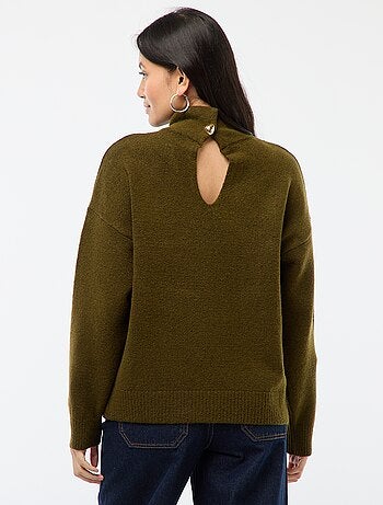 Pull doux avec fente bijou au dos