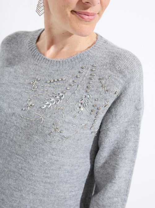 Pull doux col rond avec strass et sequins - Kiabi