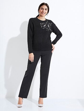 Pull doux col rond avec strass et sequins
