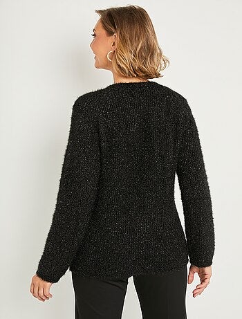 Pull doux maille poilue col rond perlé ajouré