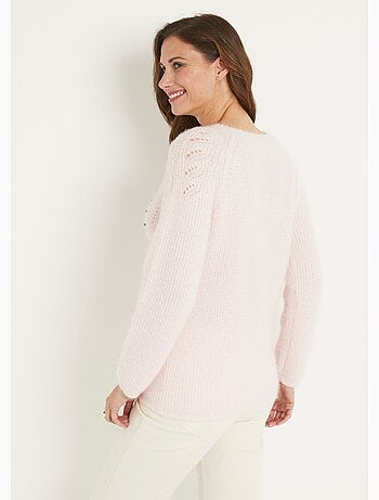 Pull doux maille poilue col rond perlé ajouré