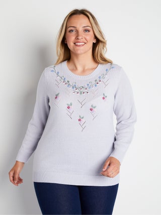 Pull doux uni brodé ajouré col rond