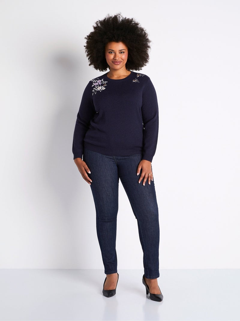 Pull doux uni brodé col rond manches longues - Afibel Bleu marine - Kiabi