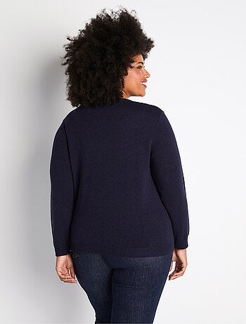 Pull doux uni brodé col rond manches longues
