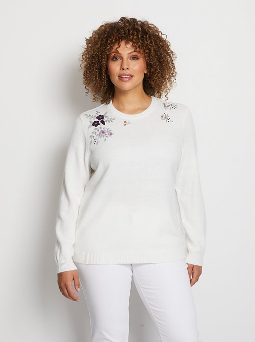 Pull doux uni brodé col rond manches longues - Kiabi