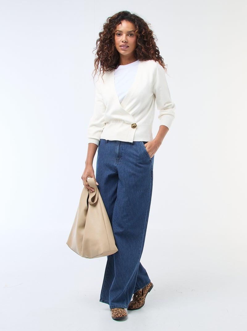 Pull effet gilet cache-coeur avec bouton doré Blanc - Kiabi