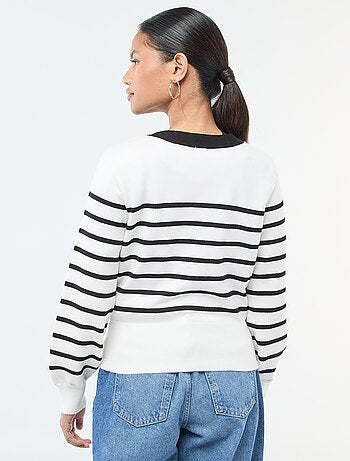 Pull effet gilet cache-coeur avec bouton doré