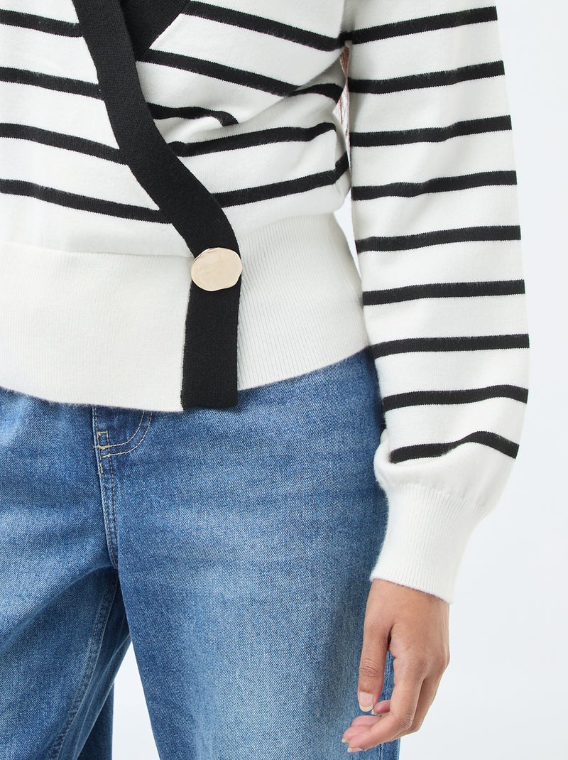 Pull effet gilet cache-coeur avec bouton doré Blanc/noir - Kiabi