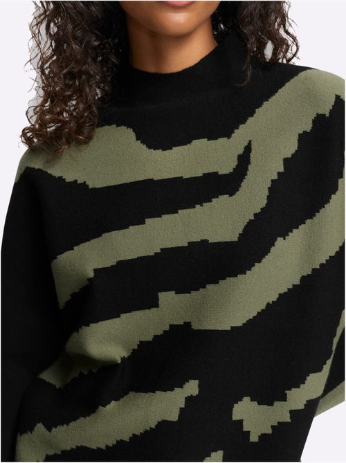 Pull élégant motif jacquard - taille standard - helline - Kiabi Pull élégant motif jacquard - taille standard - helline - Kiabi