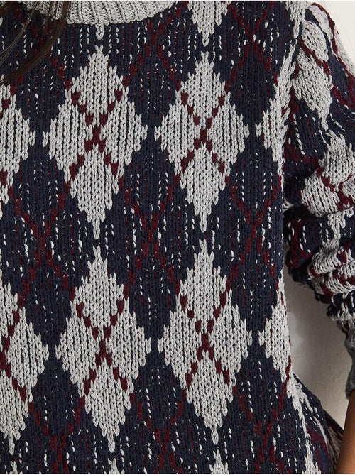 Pull en maille à col rond pour femme , motif losanges lucci - Kiabi Pull en maille à col rond pour femme , motif losanges lucci - Kiabi