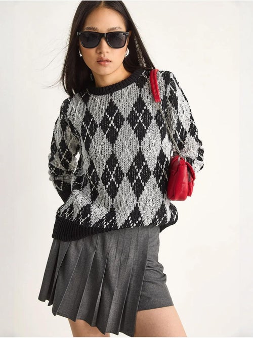 Pull en maille à col rond pour femme , motif losanges lucci - Kiabi Pull en maille à col rond pour femme , motif losanges lucci - Kiabi
