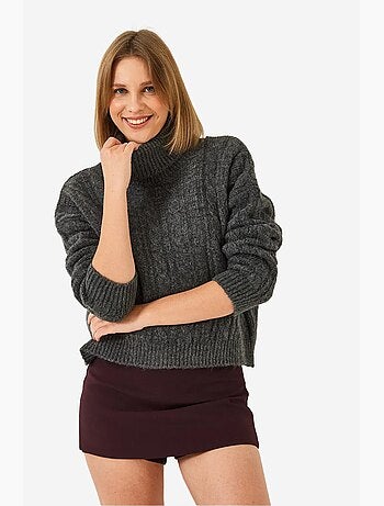 Pull en maille à col roulé et motifs lucci