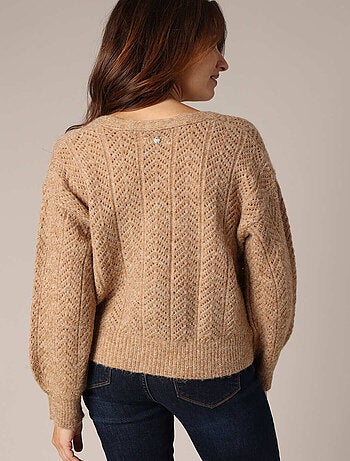 Pull en maille ajourée avec boutons en perles
'Deeluxe'