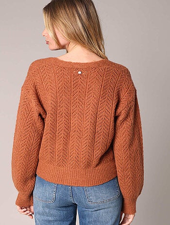 Pull en maille ajourée avec boutons en perles
'Deeluxe'