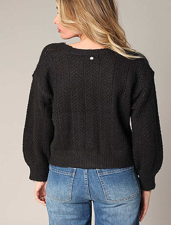 Pull en maille ajourée avec boutons en perles
'Deeluxe'