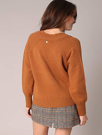 Pull en maille avec double col en V 'Deeluxe'