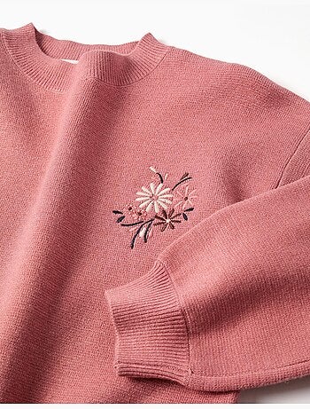Pull en maille avec fleurs brodées
