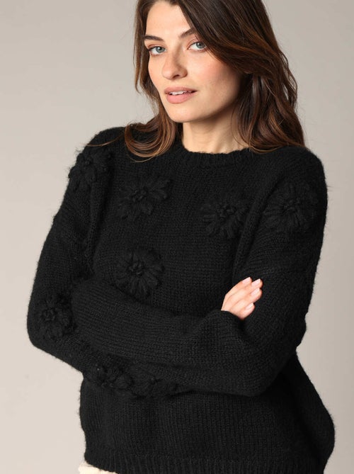Pull en maille avec motifs fleurs en relief
 'Deeluxe' - Kiabi