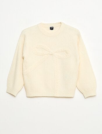 Pull en maille avec nœud en maille torsade devant