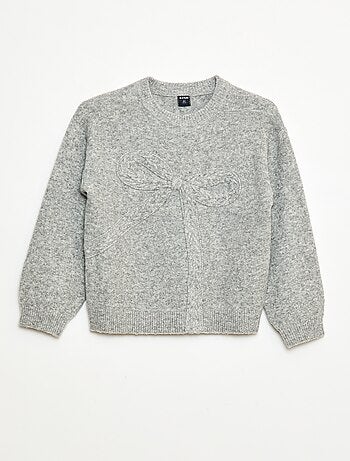 Pull en maille avec nœud en maille torsade devant