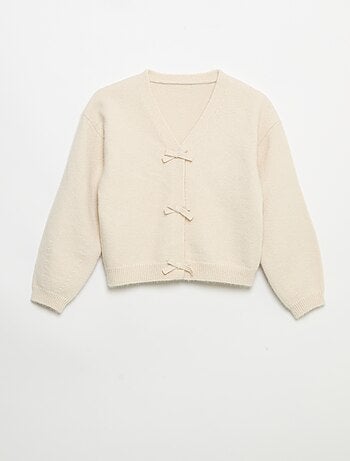 Pull en maille avec ouverture par nœuds