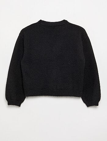 Pull en maille avec ouverture par nœuds