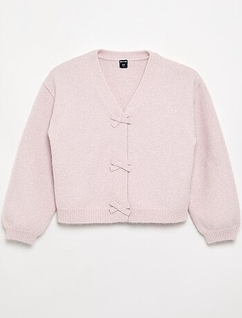 Pull en maille avec ouverture par nœuds