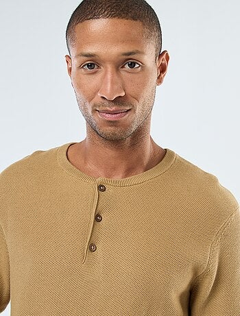 Pull en maille fantaisie à col rond boutonné