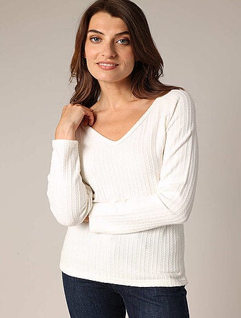 Pull en maille fine côtelée, col en V, manches longues et coupe ajustée
'Deeluxe'