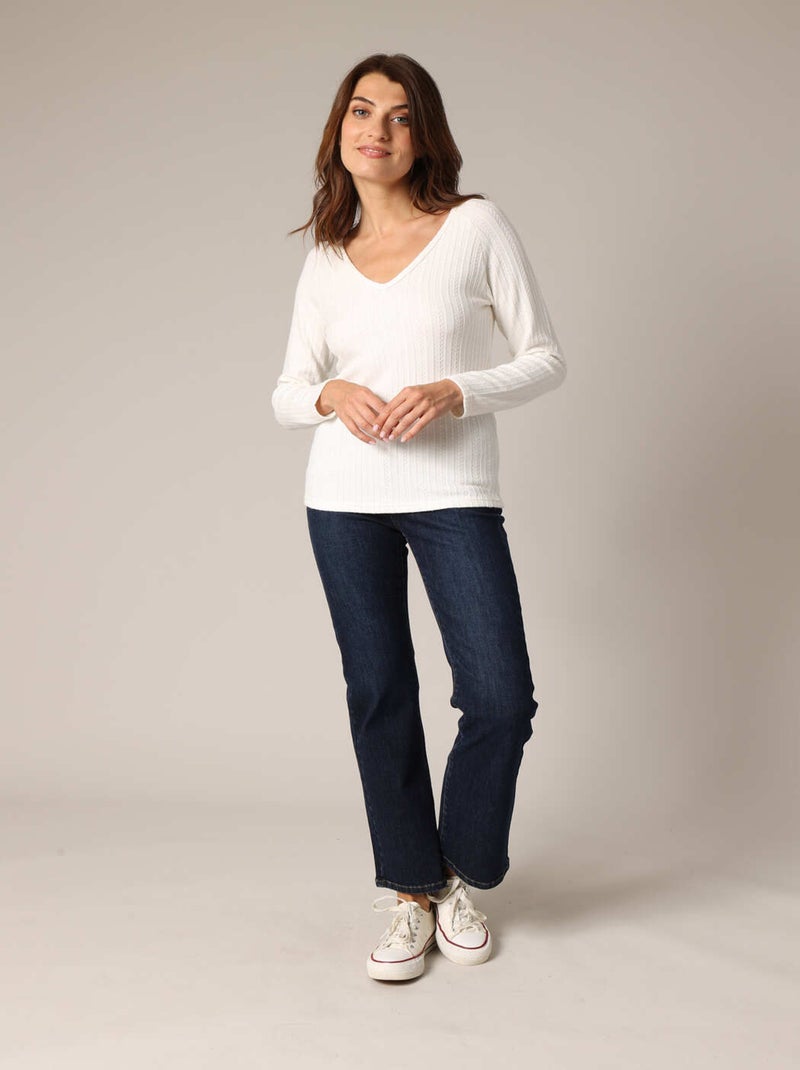 Pull en maille fine côtelée, col en V, manches longues et coupe ajustée
 'Deeluxe' Beige argile - Kiabi