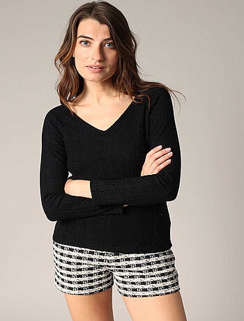 Pull en maille fine côtelée, col en V, manches longues et coupe ajustée
'Deeluxe'