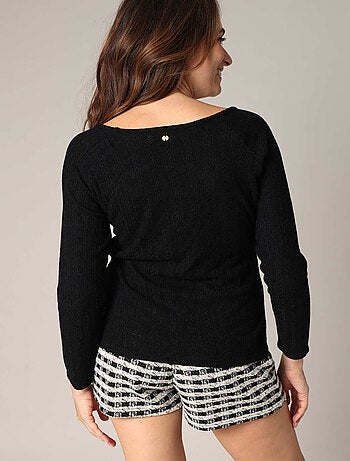 Pull en maille fine côtelée, col en V, manches longues et coupe ajustée
'Deeluxe'