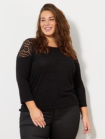 Pull en maille fine épaules dentelle
