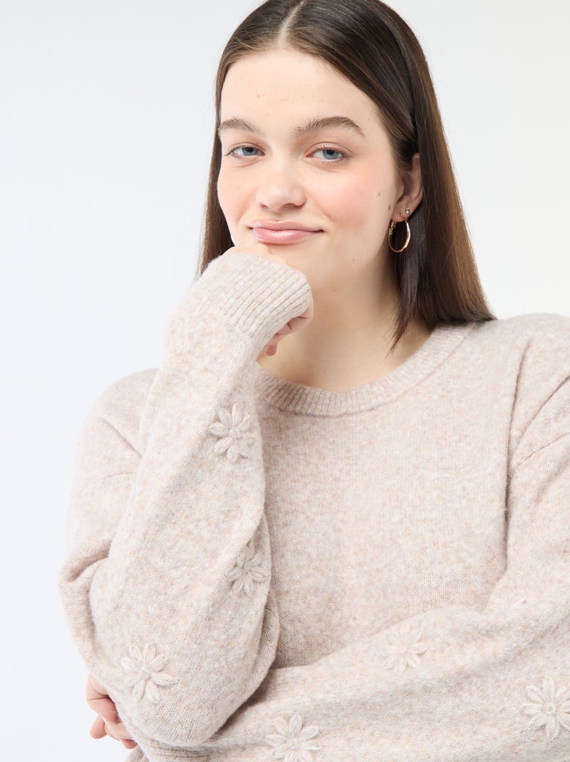 Pull en maille grosse jauge à manches longues avec broderies fleurs Marron - Kiabi