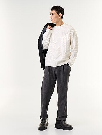 Pull en maille grosse jauge avec torsades