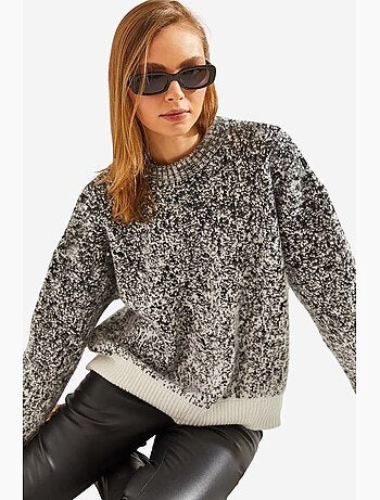 Pull en maille orné de perles et de pierres lucci