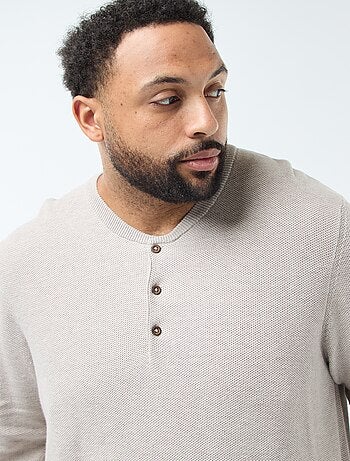 Pull en maille piquée avec col rond boutonné
