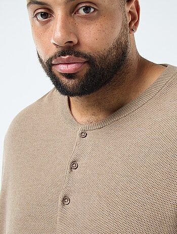Pull en maille piquée avec col rond boutonné
