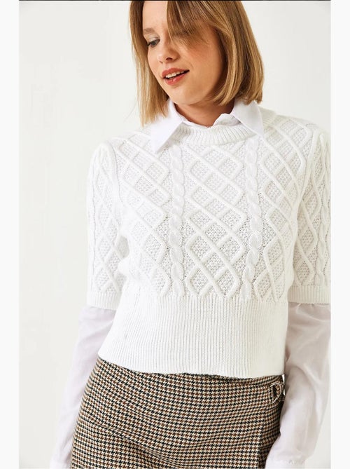 Pull en maille torsadée à détails chemise lucci - Kiabi Pull en maille torsadée à détails chemise lucci - Kiabi