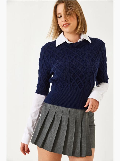 Pull en maille torsadée à détails chemise lucci - Kiabi Pull en maille torsadée à détails chemise lucci - Kiabi