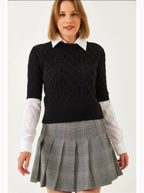 Pull en maille torsadée à détails chemise lucci - Kiabi Pull en maille torsadée à détails chemise lucci - Kiabi
