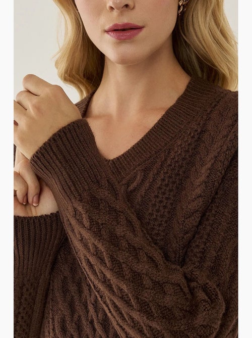Pull en tricot à tresses et col en v hiccup - Kiabi Pull en tricot à tresses et col en v hiccup - Kiabi