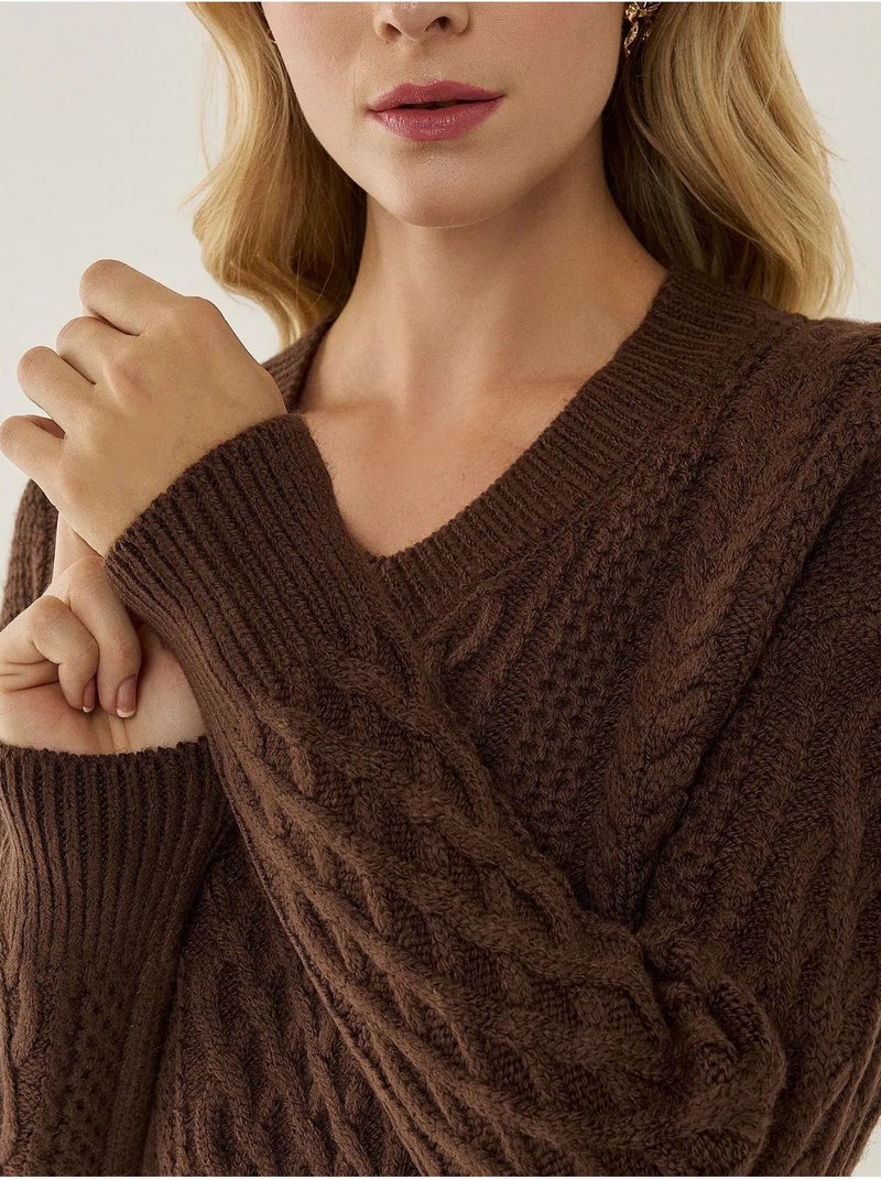 Pull en tricot à tresses et col en V Marron - Kiabi