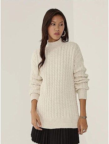 Pull en tricot tressé