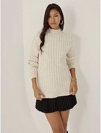 Pull en tricot tressé