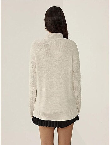 Pull en tricot tressé