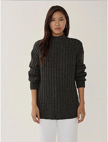 Pull en tricot tressé