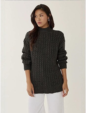 Pull en tricot tressé