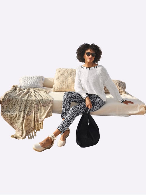 Pull encolure ronde et manches longues en tricot coton doux - Taille standard - Helline - Kiabi Pull encolure ronde et manches longues en tricot coton doux - Taille standard - Helline - Kiabi